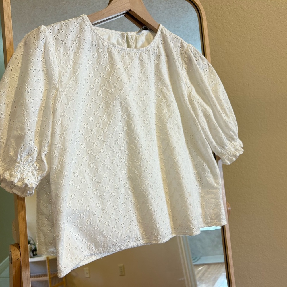 Only white puffy crop top